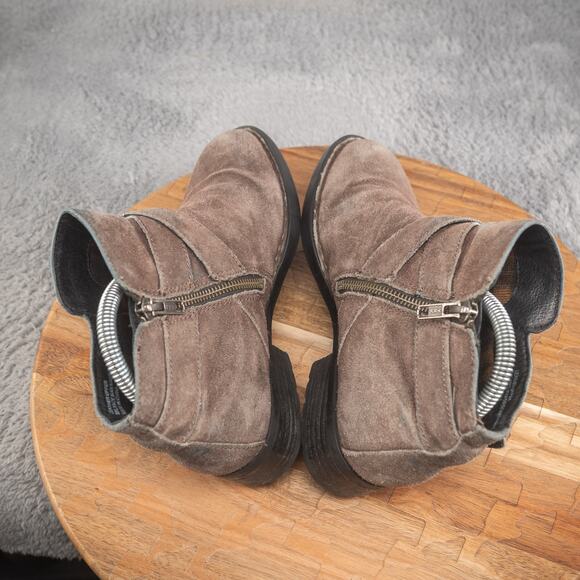 Born Women's Trinculo Boot Sz 6.5 Block Heel Distress Brown Leather Boho Bootie - Picture 5 of 7